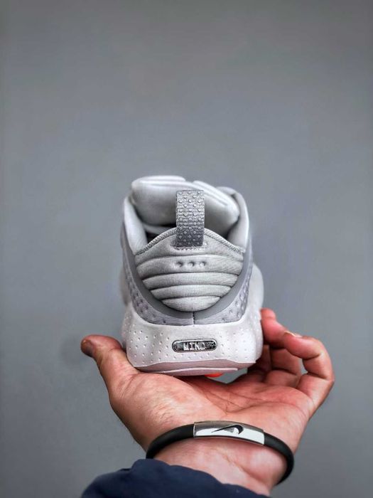 Нови мъжки маратонки Nike Air Mind 002 silver