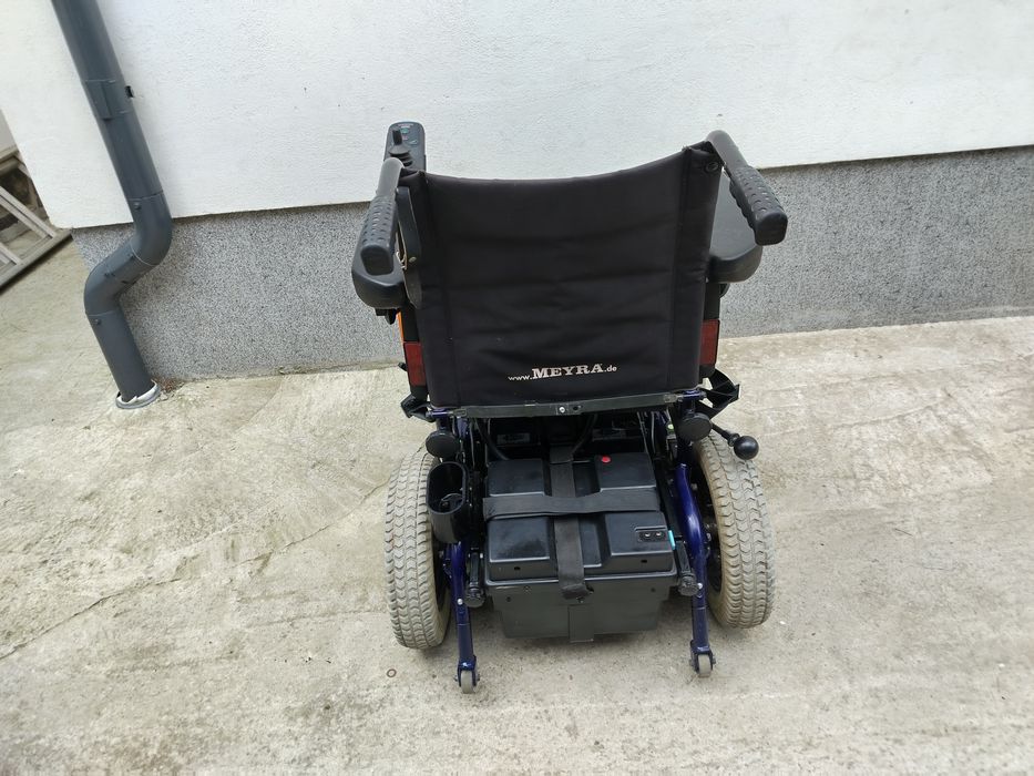 Cărucior - scaun electric pentru persoane cu dizabilități