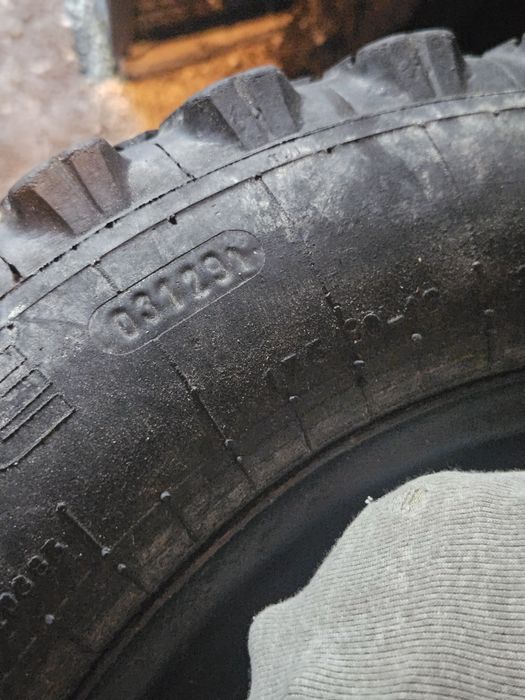 Гуми  ВЛИ-5 с джанти за Нива