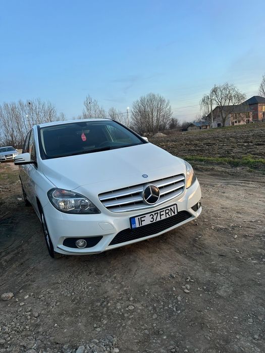 Usa stanga dreapta fata stanga dreapta spate Mercedes B-Class W246 2013 hatchback 1.8Cdi