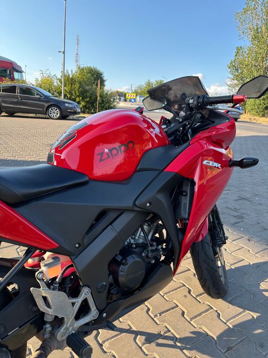 Vând Honda CBR 125R