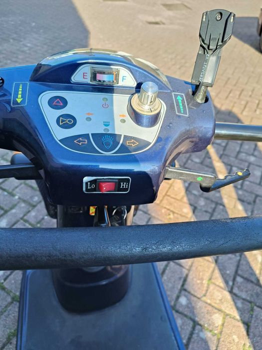 Carucioare electrice pentru bătrâni/persoane cu handicap