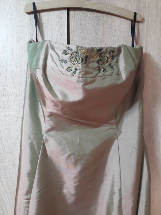 Рокля официална.