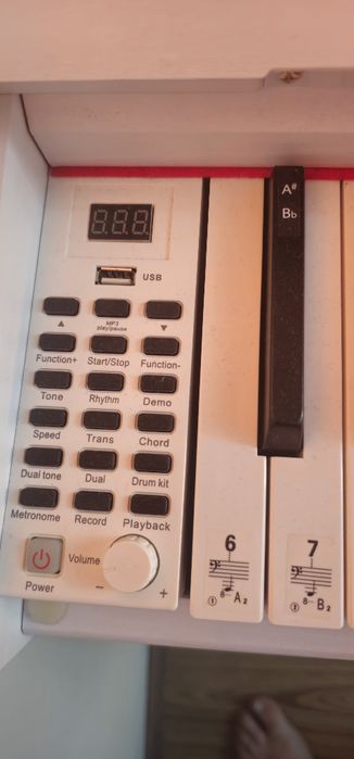 Цифровое пианино /