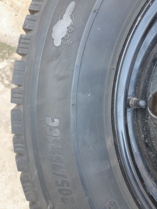 Гуми-зимни- 205/75/16 С - 4бр. Бус Fiat,Citroen,Peugeot.