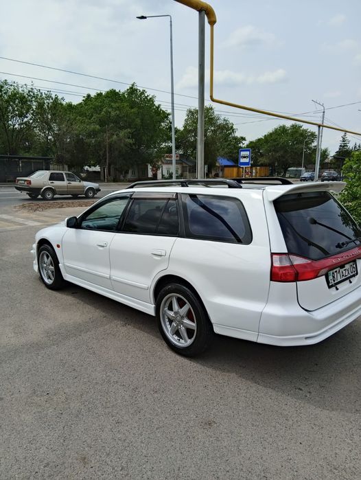 продам машину  Mitsubishi legnum 1998года