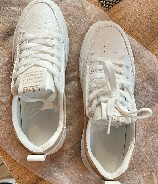 Новые кроссовки 39 размер