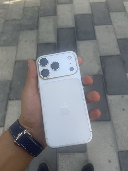iPhone 17 pro White