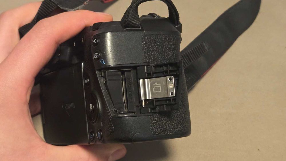 Canon EOS R + 4 батерии + 3 SD карти