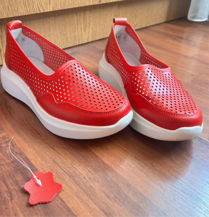 Mocasini rosii piele