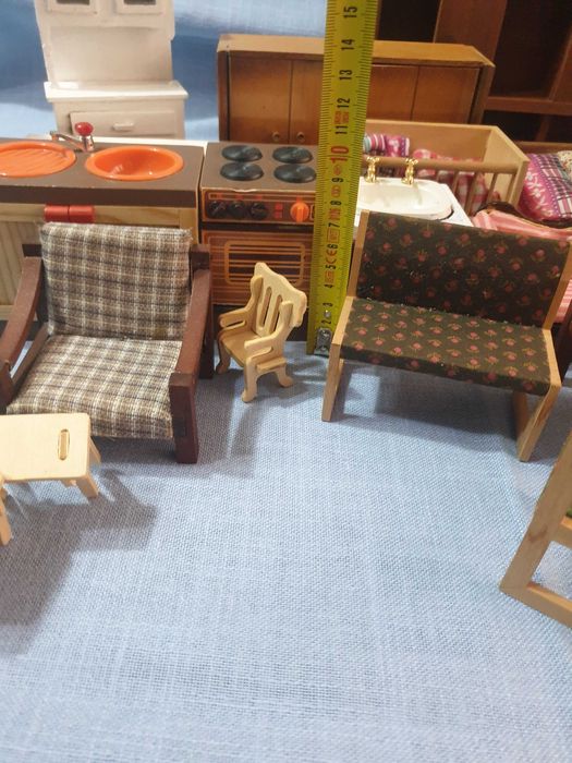 Дървени ръчноизработени мебели за кукли - 25 броя