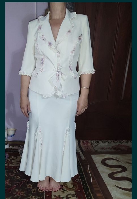 Costum ideal pentru orice , ocazie 3 piese de la casa de moda,