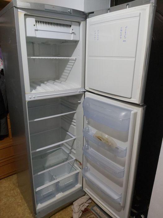 Холодильник (Indesit)