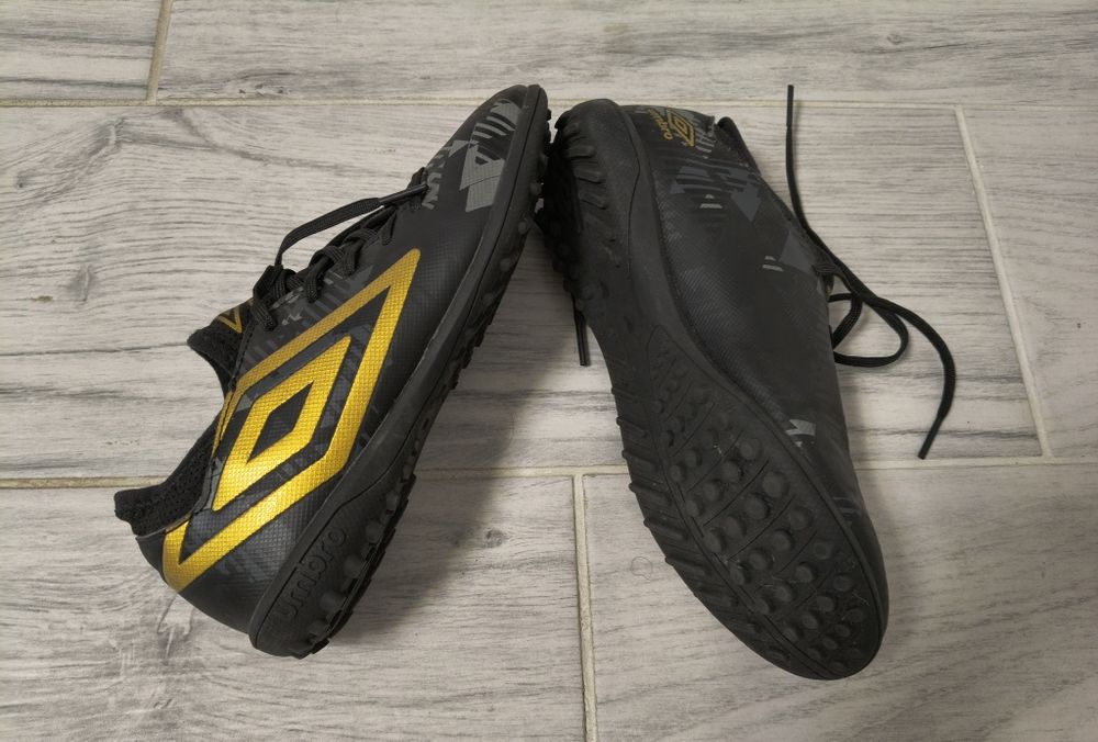 Pantofi sport fotbal mar. 36