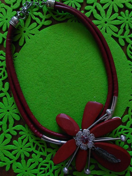 Дамско колие с цвете