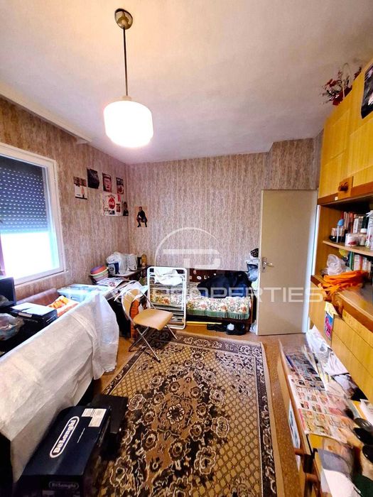 Тристаен апартамент в Центъра