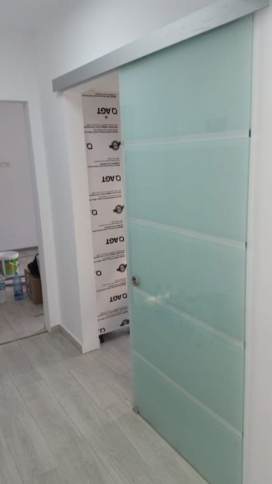 usi din sticla batante cu toc usi glisante si partitii sticla