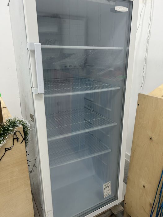 Витринный холодольник на магазин