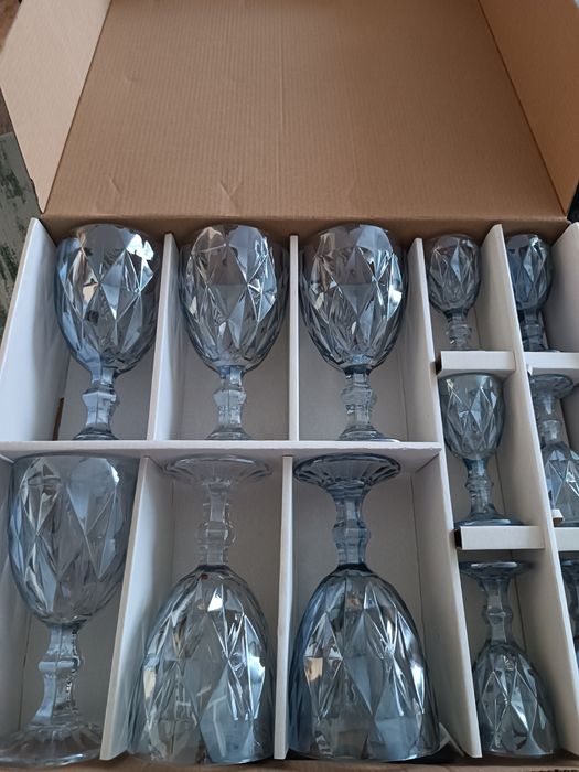 Продам набор посуды . 12 предметов