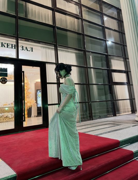 Продаю красивое вечернее платье