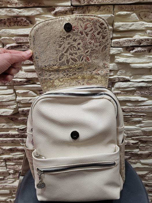 Страхотна Дамска раница