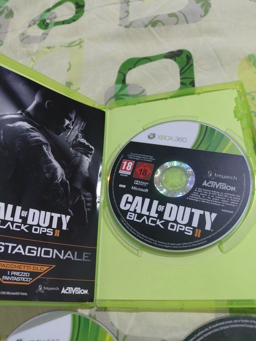 Vând tot ce am fotografiat  Jocuri CD plus Controoler Xbox 360 si Playst3 cu fir