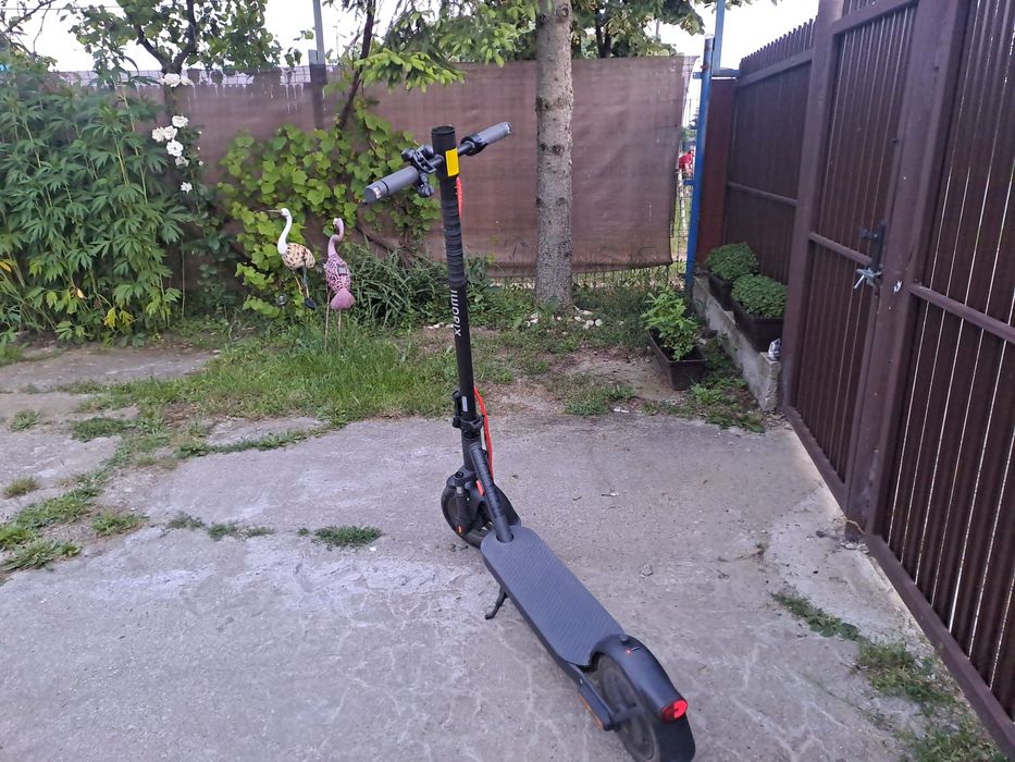 Vând trotineta xiaomi scooter elite 4