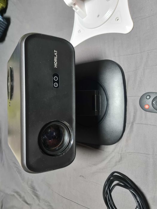 Horlat m4 2500lumen projector android 12