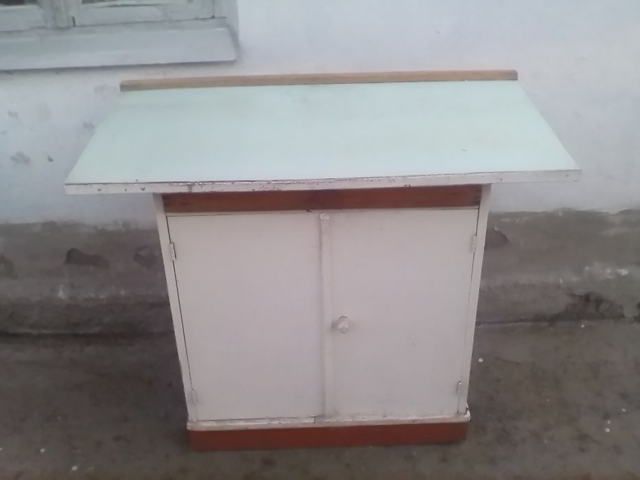 Продам кухонный стол