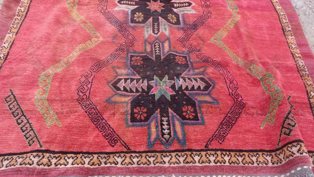 Колдан тигилген килем