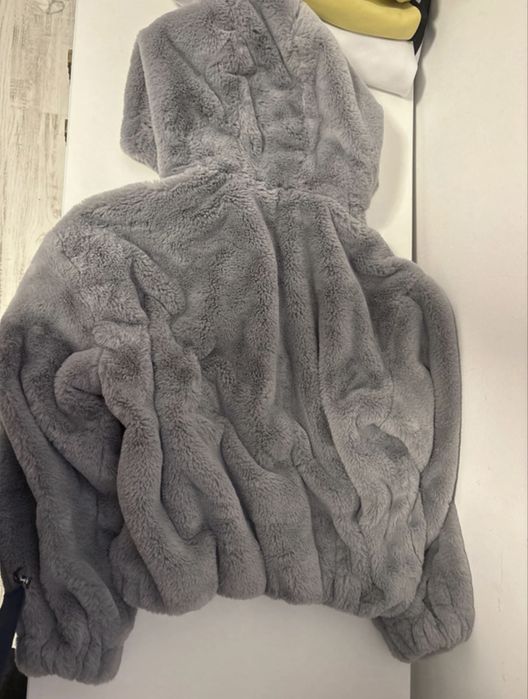 Geaca gri bershka marimea M