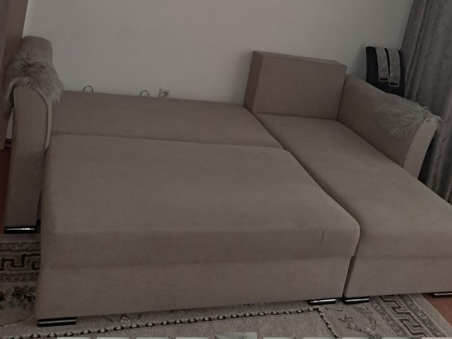Coltar extensibil,foarte bine intretinut!