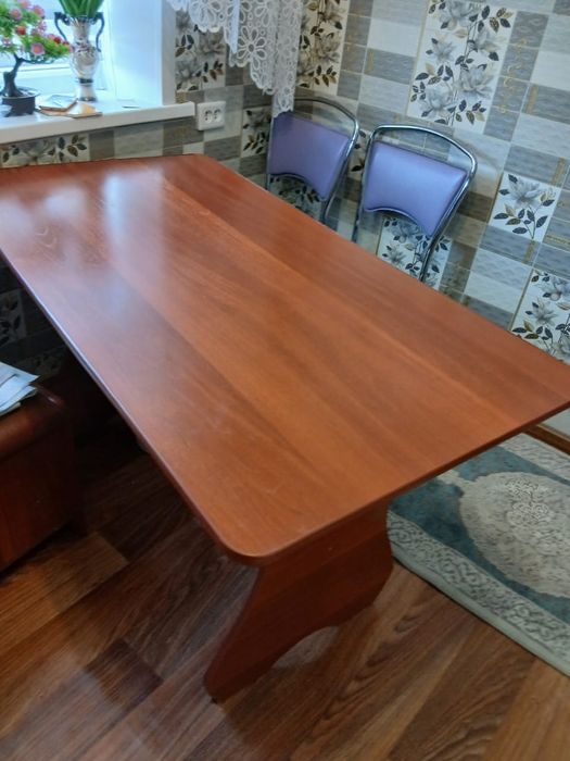 Стол обеденный большой