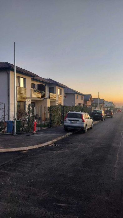 PROPRIETAR inchiriez ofer casa
