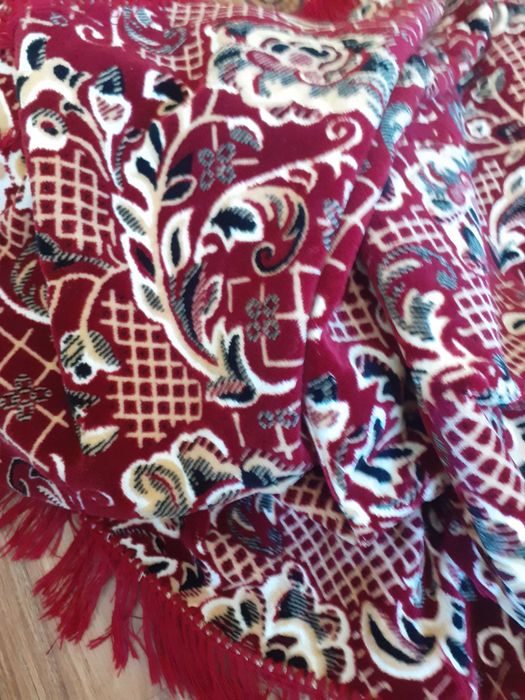 Плюшена покривка за маса