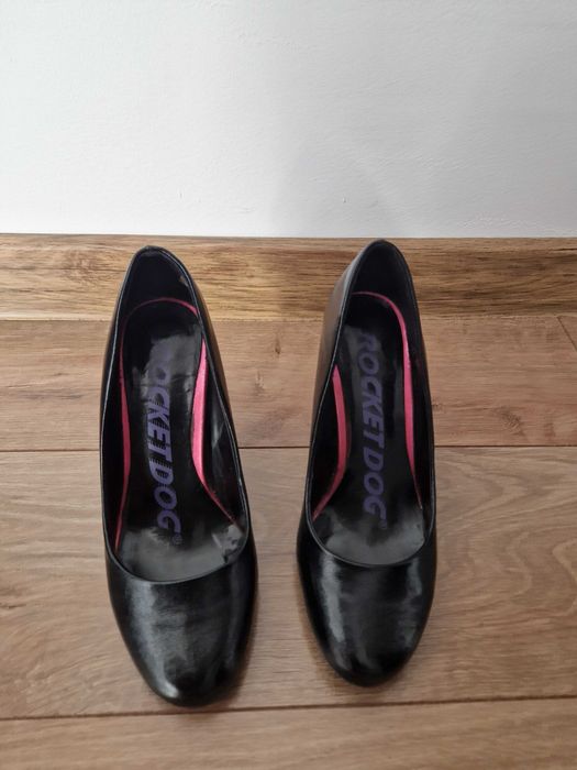 Pantofi negri din piele lucioasa