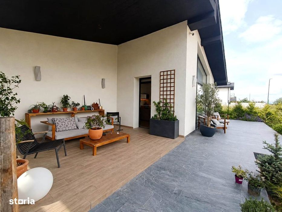 Casă cu arhitectură modernă și grădină amenajată , Cristian – Brașov