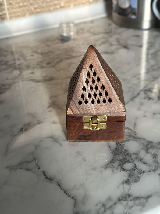 Деревянная бахурница / Yog’ochdan yasalgan baxur