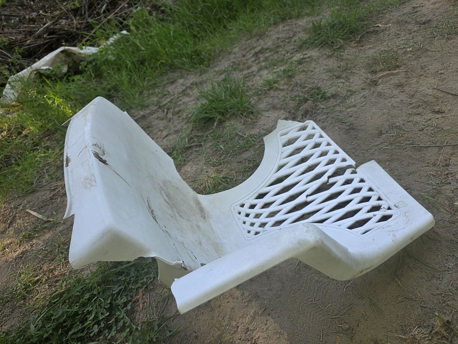 vând scaun putin folosit