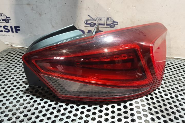 Lampa / Tripla stop dreapta pe aripa CU DEFECT SE VINDE PENTRU LEDURI