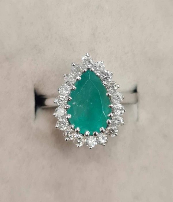 Set din aur alb 14k, cu smaralde naturale si diamante naturale, SAU36