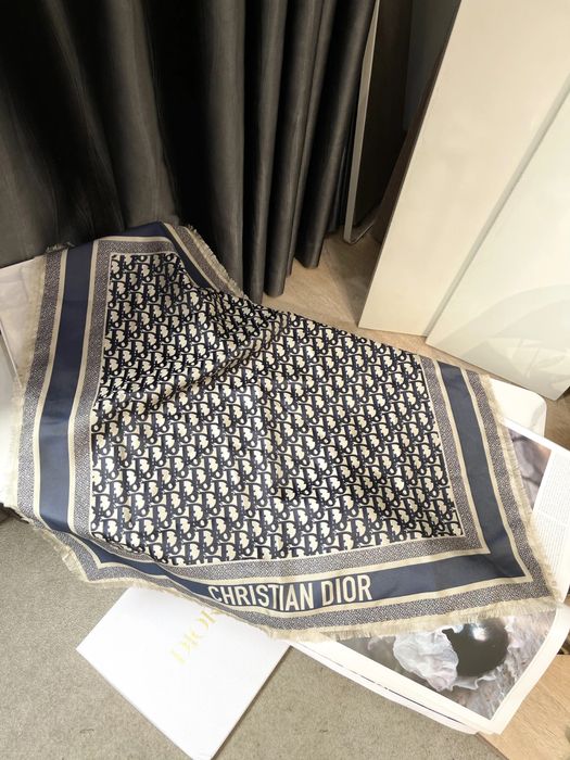 Шалове dior louis vuitton