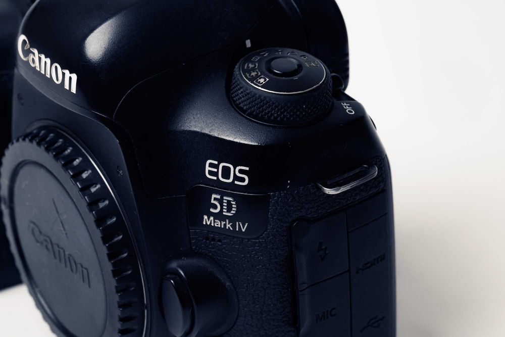 Canon 5D Mark 4 + EF 24-70 2.8 L II USM