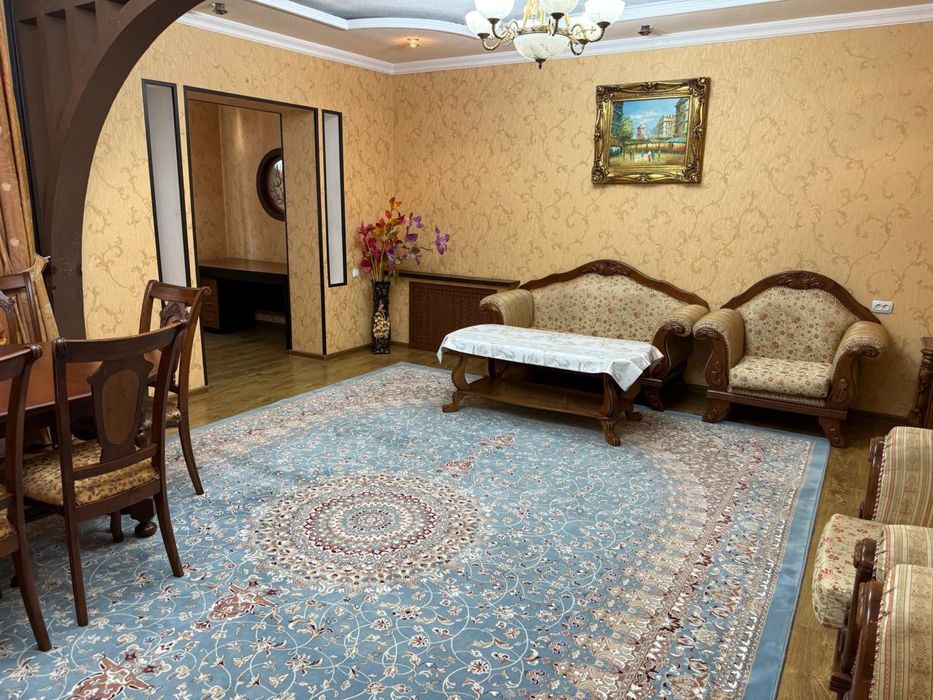 СРООЧНО ПРОДАЕТСЯ СВОЯ 4-х комнатная квартира на Юнусабад-19