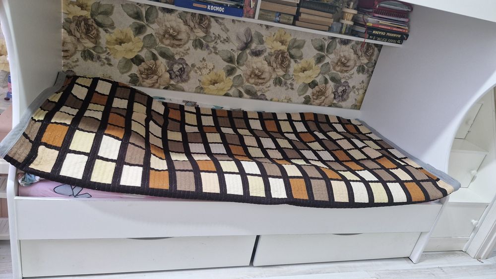 Продам двухъярусную детскую кровать