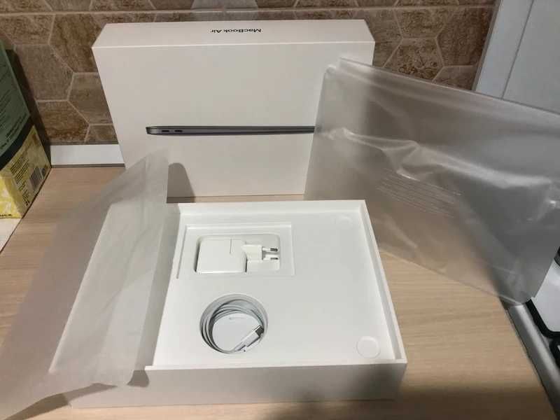 MacBook Air 13 Retina 2019 i5 1,6 GHz,16 GB,flash 500 GB, la cutie,ca nou estetic si functional