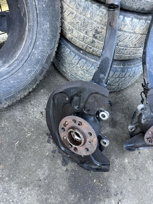 Fuzeta butuc stanga fata Mercedes ML W164 ML320 ML280 3.0 V6