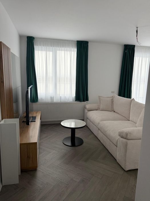 Închiriez apartament 3 camere ! Panorama spectaculoasă !