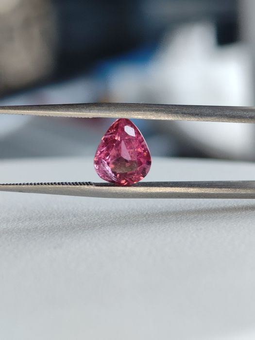 Турмалин Рубелит много наситен цвят