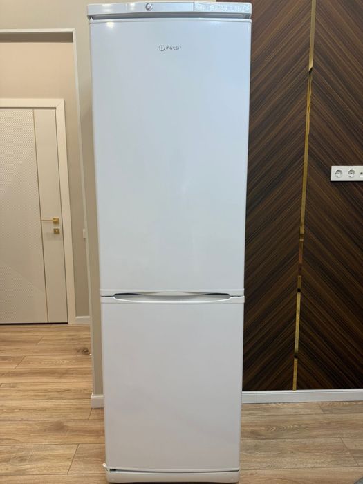 Продам холодильник Indesit